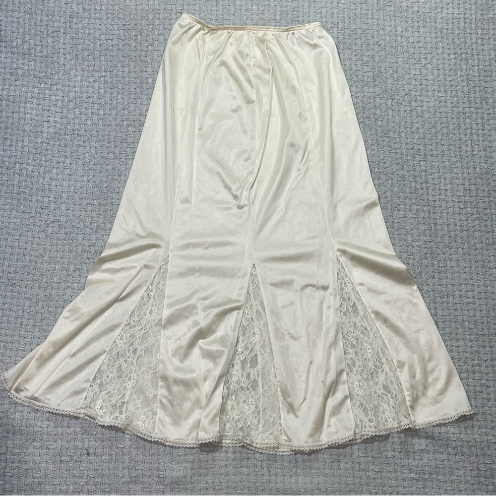Vintage Nylon Lace Slip Long Flutter Full Length Beige/Off White Size Medium